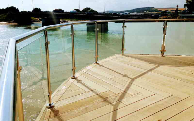 Stainless steel railings with glass and top rail riverside