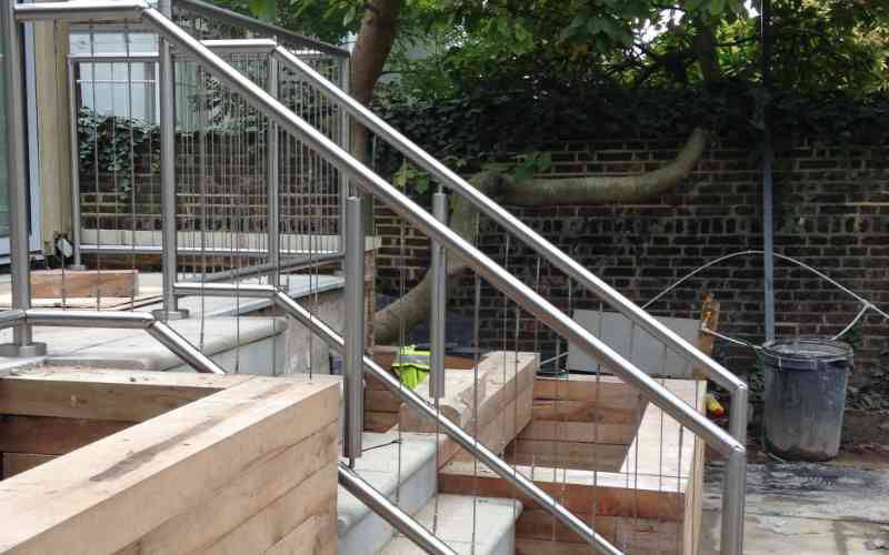 Vertical wire balustrade in front garden