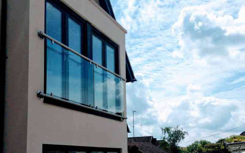 Glass and stainless steel juliette balcony